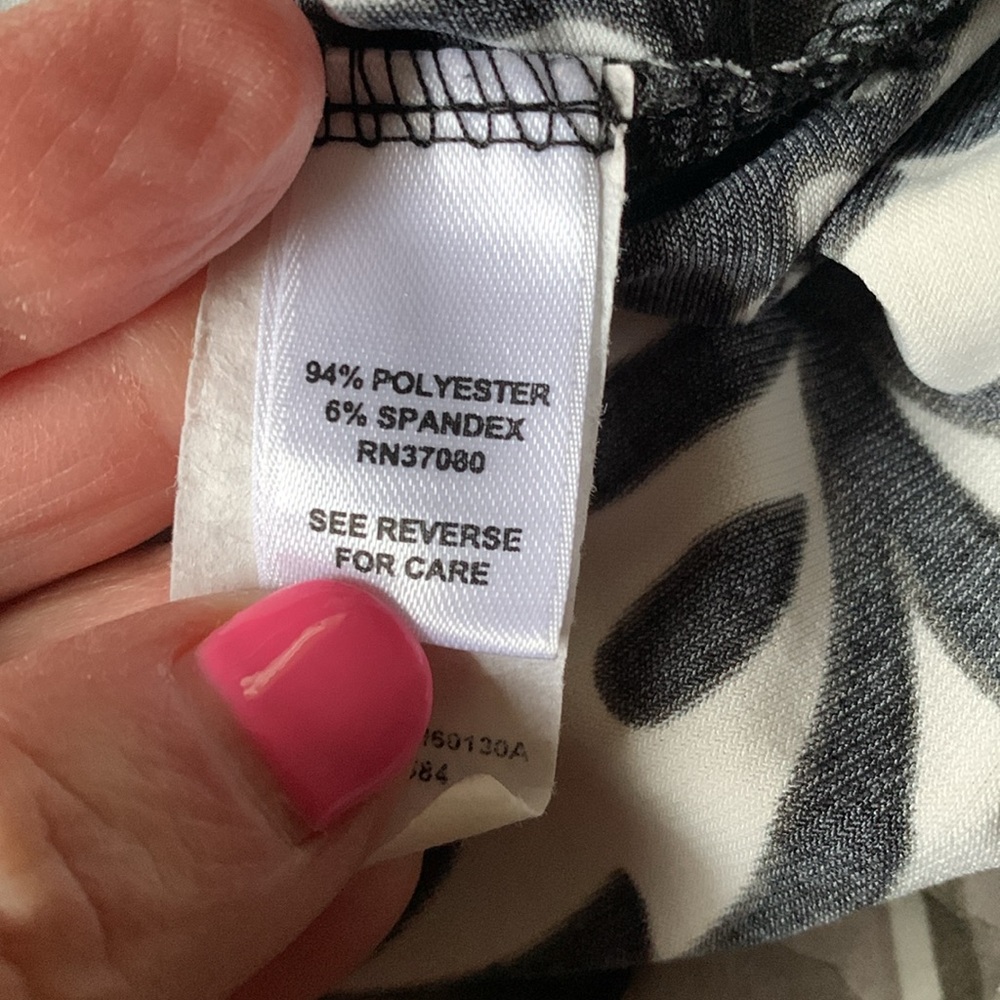 Cato Black & White Graphic Blouse EUC - Picture 7 of 8